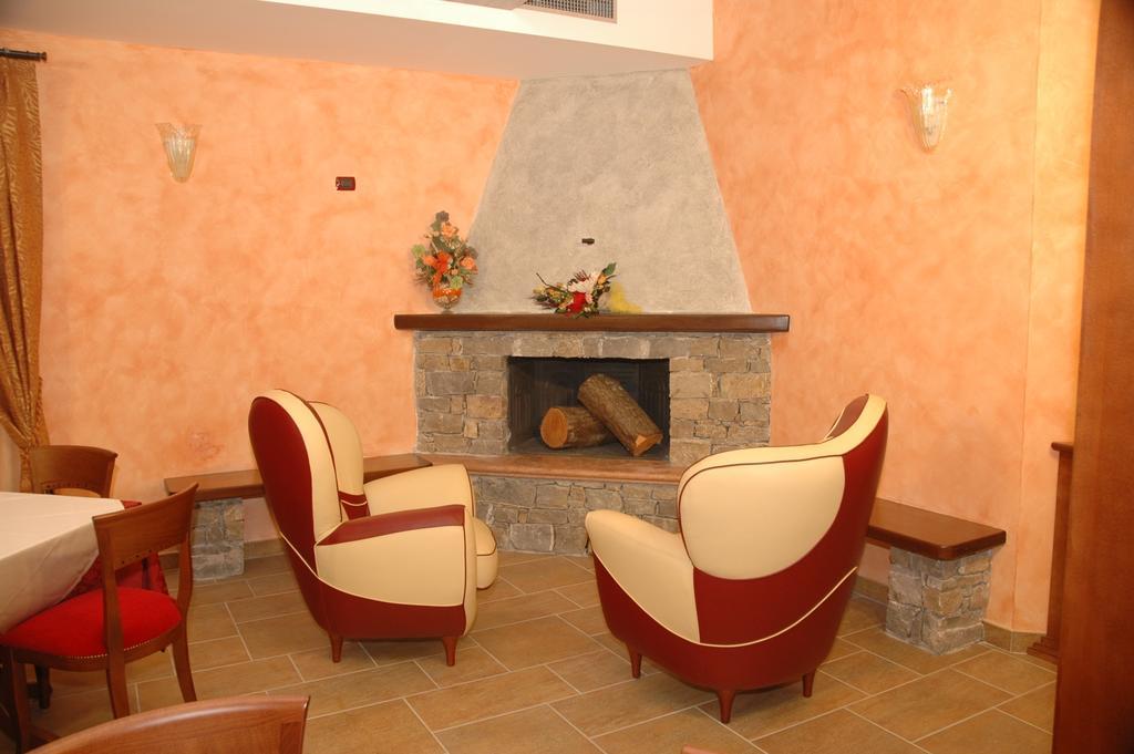 Agriturismo L'Arca Di Anna Brambilla 贝尔韦代雷 外观 照片