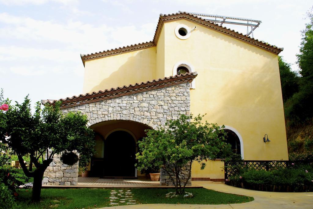 Agriturismo L'Arca Di Anna Brambilla 贝尔韦代雷 外观 照片